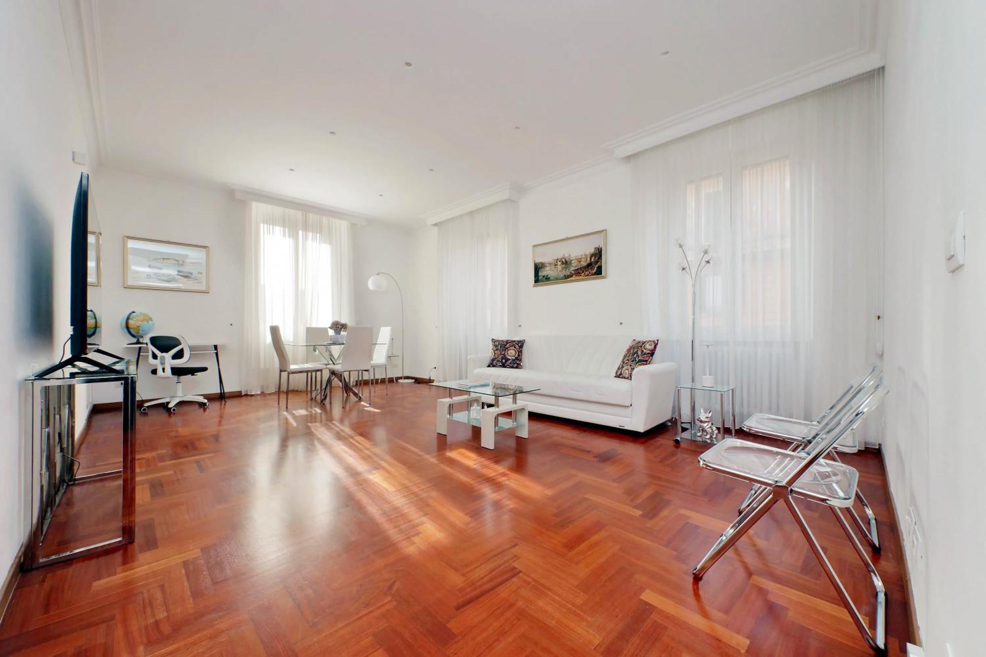 Elegant And Spacious Apartment, Vespasiano 9 Apartment *