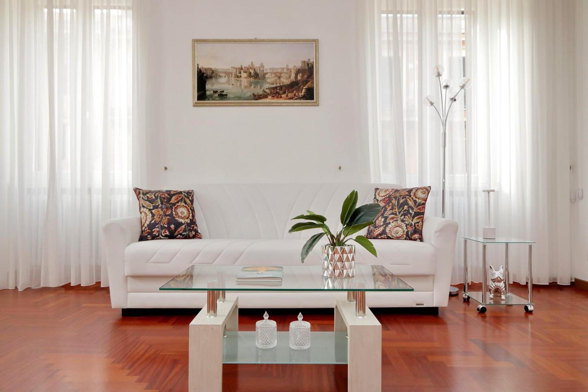 Apartment Elegant And Spacious Apartment, Vespasiano 9 Rome