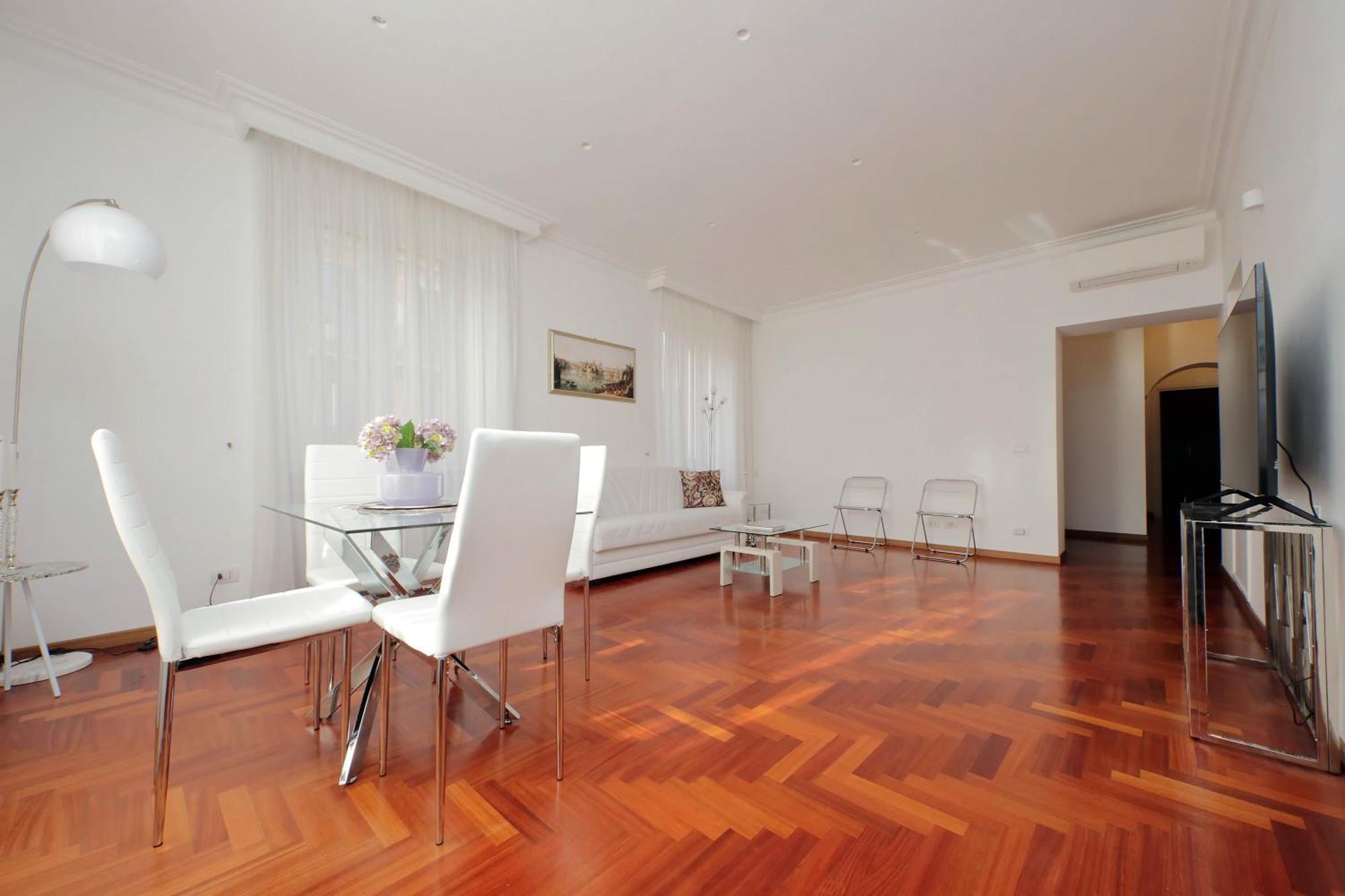Elegant And Spacious Apartment, Vespasiano 9 Apartment *